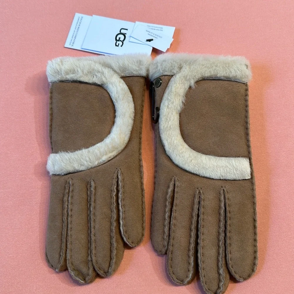 New UGG Gloves. Chestnut. Size L.